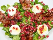 Feldsalat mit Bacon, Ziegenfrischkäse und Granatapfelkernen - Rezept