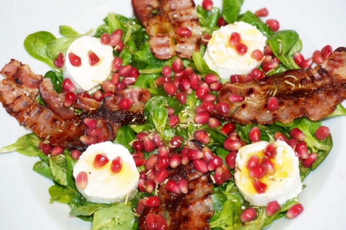 Bilder für Feldsalat mit Bacon, Ziegenfrischkäse und Granatapfelkernen - Rezept