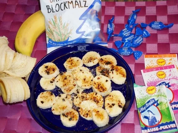 Rezept: Bananenscheiben mit Malzbonbonkrümeln und Knisterbrausepulver Bild Nr. 2 Bananenscheiben mit Malzbonbonkrümeln und Knisterbrausepulver - Rezept - Bild Nr. 2