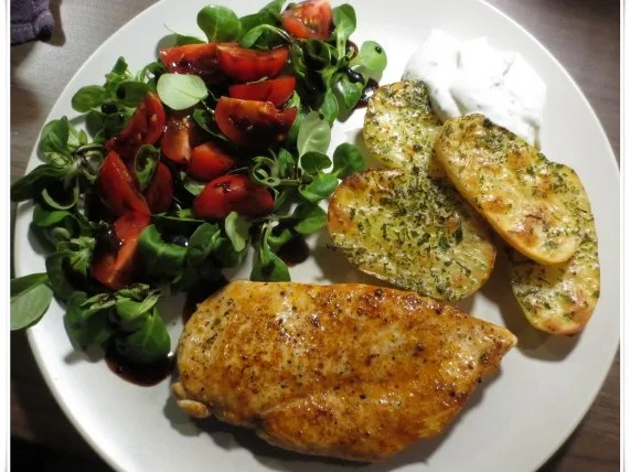 Rezept: naturgebratene Hähnchenschnitzel an Backkartoffeln mit Knobi-Dip Bild Nr. 2 naturgebratene Hähnchenschnitzel an Backkartoffeln mit Knobi-Dip - Rezept - Bild Nr. 2