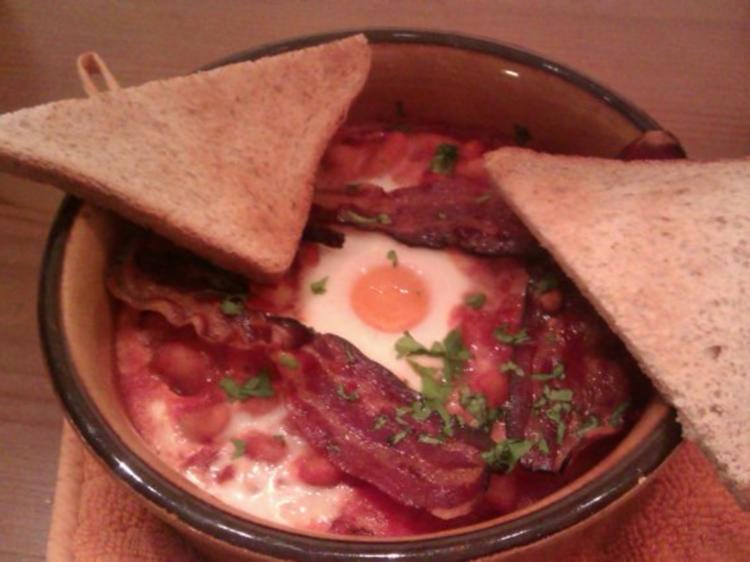 Baked Beans mit Ei, Bacon und Vollkorntoast - einfach - von sTinsche