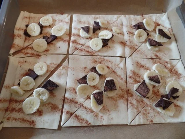 Rezept: Schoko-Bananen-Blätterteighörnchen Bild Nr. 2 Schoko-Bananen-Blätterteighörnchen - Rezept - Bild Nr. 2