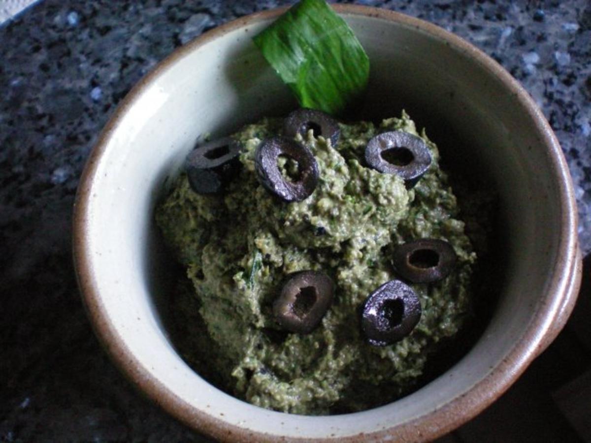 Dip: Anchovis-Olivendip mit Bärlauch - Rezept - kochbar.de