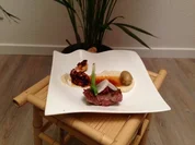 Secreto vom Iberico-Schwein, Oktopus und Topinambur mit Zwiebel und Kartoffel - Rezept