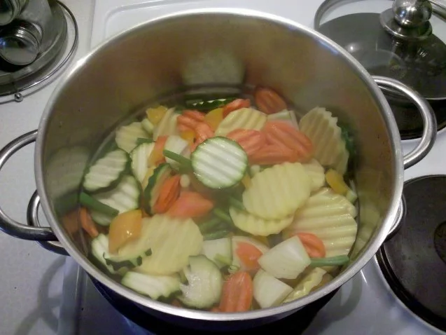 Vegetarisch: Gedämpftes Gemüse mit käsiger Tomatensoße - Rezept - Bild Nr. 4