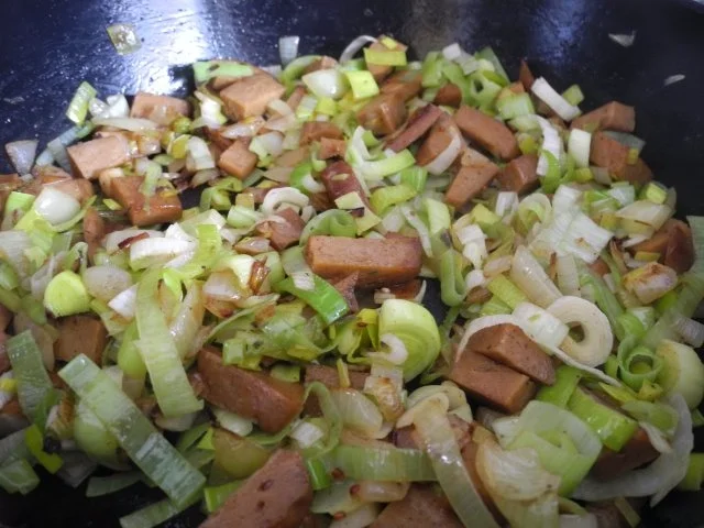 Vegan : Seitan - Paprika - Porree - Pfanne mit rotem Quinoa und Linsen - Rezept - Bild Nr. 8