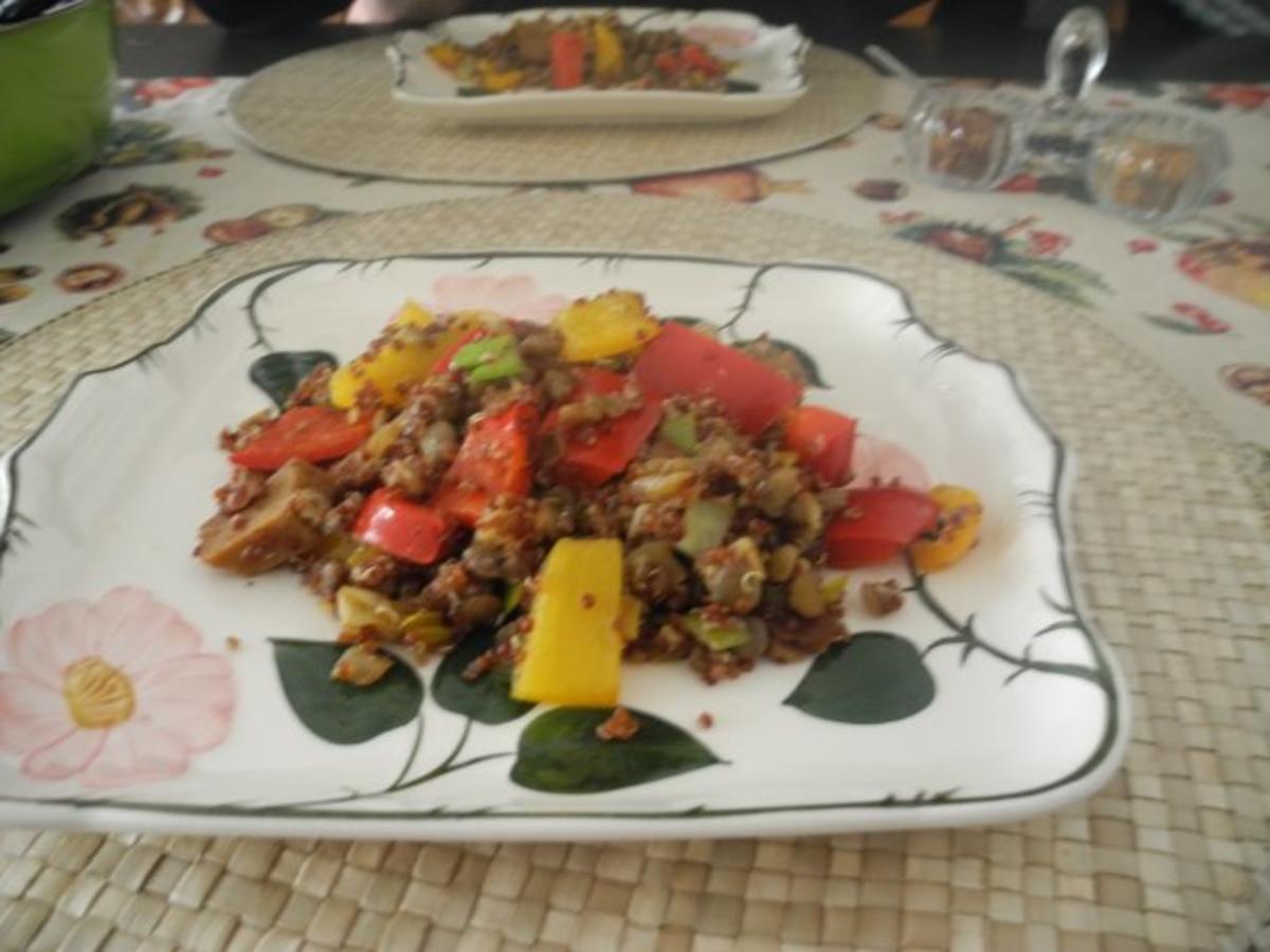 Vegan : Seitan - Paprika - Porree - Pfanne mit rotem Quinoa und Linsen - Rezept - Bild Nr. 2