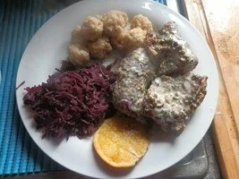 Rezept: Rehfilet mit Rotkohl und Miniklösschen Bild Nr. 6 Rehfilet mit Rotkohl und Miniklösschen - Rezept - Bild Nr. 6