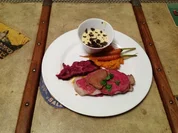 Das Strindtberg mit Kartoffel-Trüffelpüree und Foie-Gras-Häubchen - Rezept