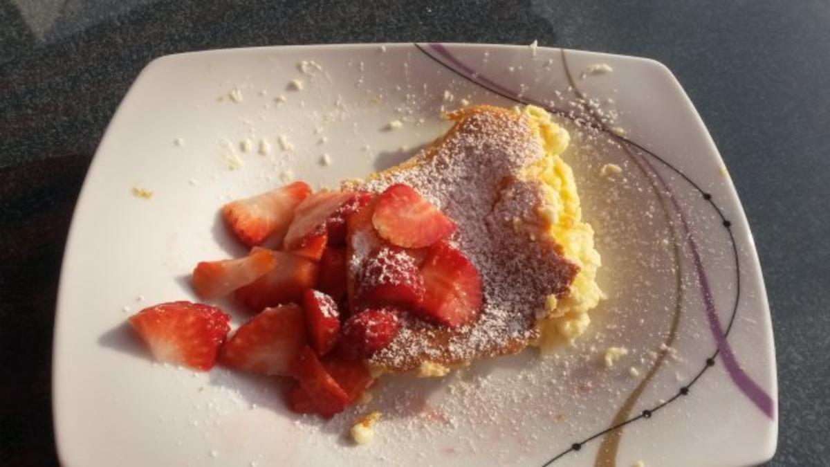 Bilder für Schmandschnitte mit frischen Erdbeeren für 1 Aufflaufform Blitzkuchen - Rezept