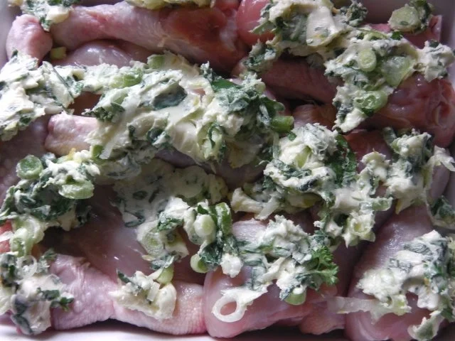 Frühlings-Brathuhn mit Zitronen-Kräuterbutter  "Pulled Chicken" - Rezept - Bild Nr. 5