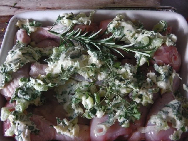 Frühlings-Brathuhn mit Zitronen-Kräuterbutter  "Pulled Chicken" - Rezept - Bild Nr. 6