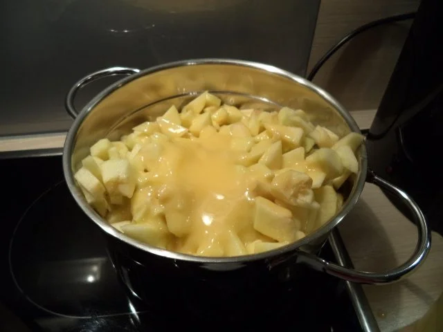 Eierlikör-Apfelkuchen mit knuspriger Krokanthaube - Rezept - Bild Nr. 3