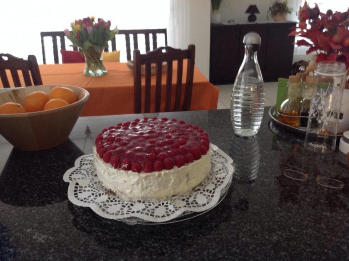 Bilder für Drei - Tage - Torte mit Himbeeren - Rezept