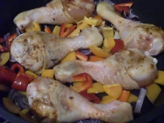pikante Hähnchenkeulen in bunter Pfanne - Rezept - Bild Nr. 5