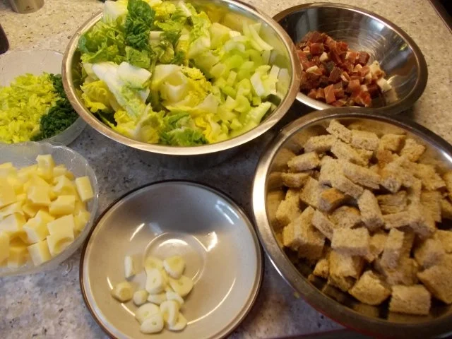 Rezept: Romanasalat mit Knoblauchcroutons und gerösteten Schinkenwürfeln Bild Nr. 3 Romanasalat mit Knoblauchcroutons und gerösteten Schinkenwürfeln - Rezept - Bild Nr. 3