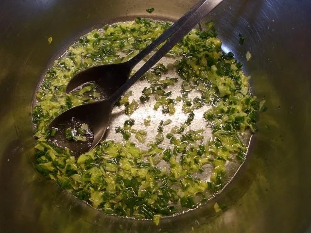 Rezept: Romanasalat mit Knoblauchcroutons und gerösteten Schinkenwürfeln Bild Nr. 7 Romanasalat mit Knoblauchcroutons und gerösteten Schinkenwürfeln - Rezept - Bild Nr. 7