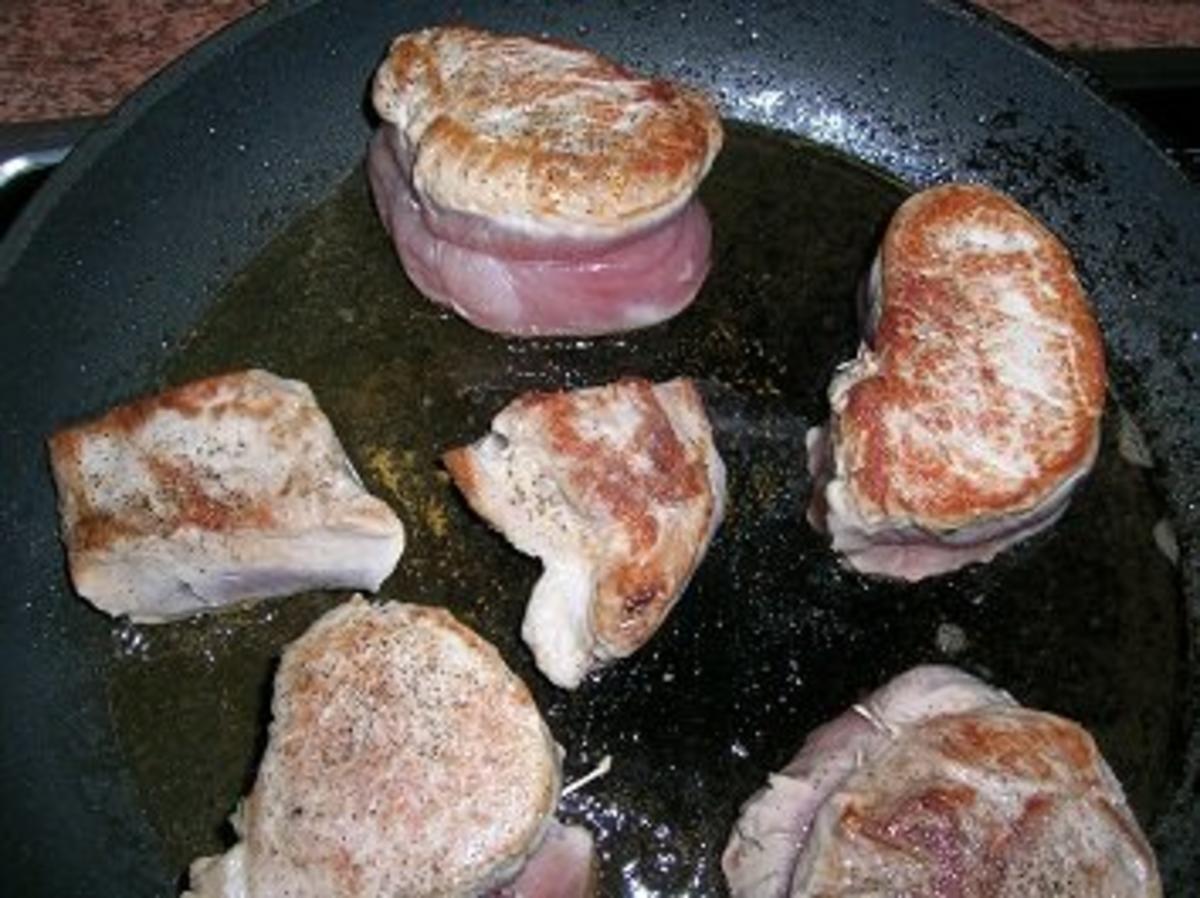 Schweinefiletmedaillons mit Kräuterkruste, an Orangen-Kohlraben + Kräuterkartoffeln - Rezept - Bild Nr. 4