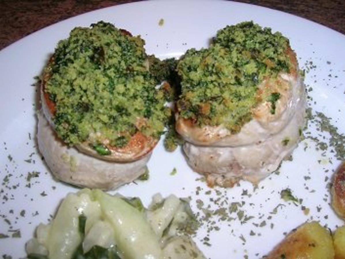 Schweinefiletmedaillons mit Kräuterkruste, an Orangen Kohlraben ...