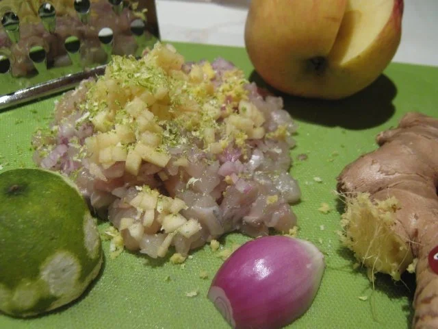 Zweierlei von der Forelle - Forellentatar und gedämpfte Forelle auf Knoblauch-Ingwer-Sauce - Rezept - Bild Nr. 3