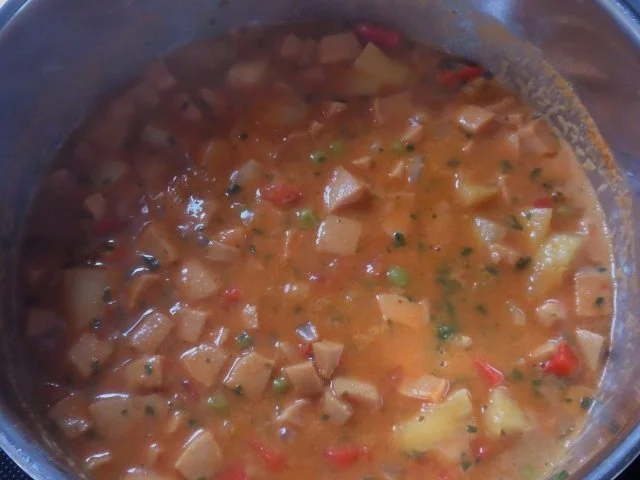 Rezept: Fruchtiges Wurst-Gulasch mit Ananas & Paprika Bild Nr. 9 Fruchtiges Wurst-Gulasch mit Ananas & Paprika - Rezept - Bild Nr. 9