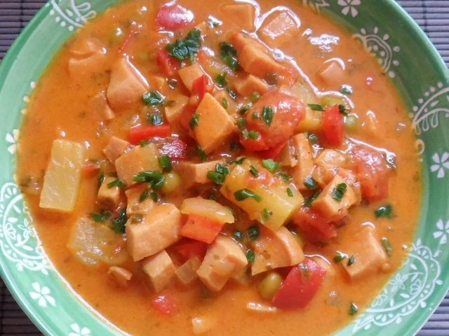 Rezept: Fruchtiges Wurst-Gulasch mit Ananas & Paprika Bild Nr. 10 Fruchtiges Wurst-Gulasch mit Ananas & Paprika - Rezept - Bild Nr. 10