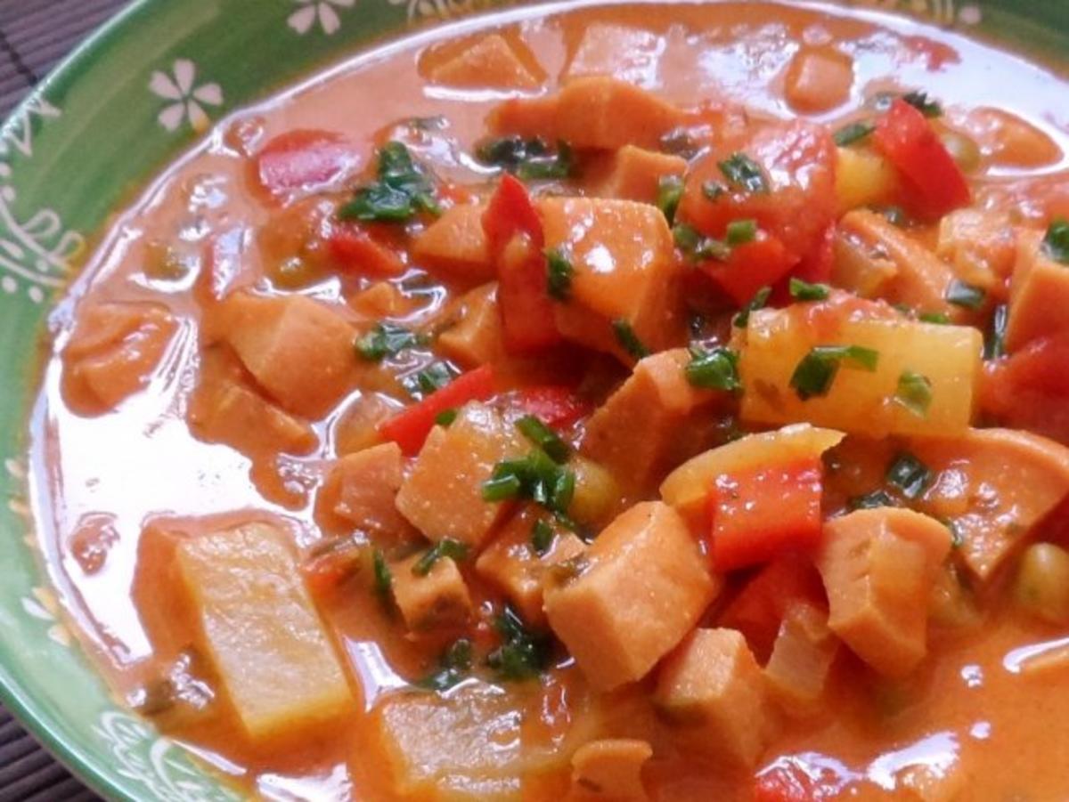 Bilder für Fruchtiges Wurst-Gulasch mit Ananas & Paprika - Rezept