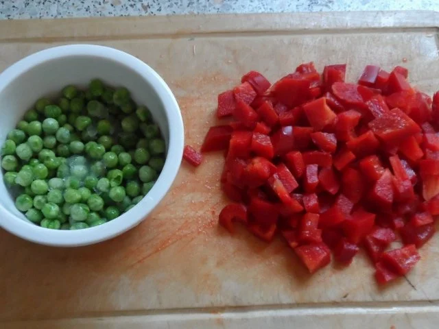 Rezept: Fruchtiges Wurst-Gulasch mit Ananas & Paprika Bild Nr. 4 Fruchtiges Wurst-Gulasch mit Ananas & Paprika - Rezept - Bild Nr. 4