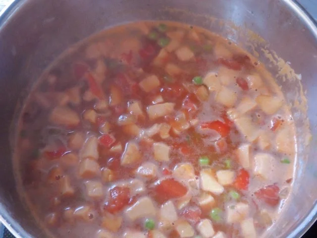Rezept: Fruchtiges Wurst-Gulasch mit Ananas & Paprika Bild Nr. 7 Fruchtiges Wurst-Gulasch mit Ananas & Paprika - Rezept - Bild Nr. 7