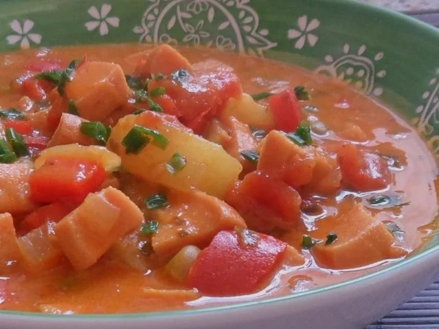 Rezept: Fruchtiges Wurst-Gulasch mit Ananas & Paprika Bild Nr. 11 Fruchtiges Wurst-Gulasch mit Ananas & Paprika - Rezept - Bild Nr. 11