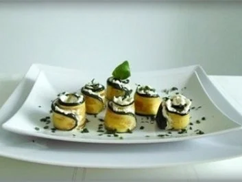 Party  Zucchiniröllchen mit Frischkäse gefüllt - Rezept - Bild Nr. 2