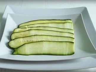 Party  Zucchiniröllchen mit Frischkäse gefüllt - Rezept - Bild Nr. 5