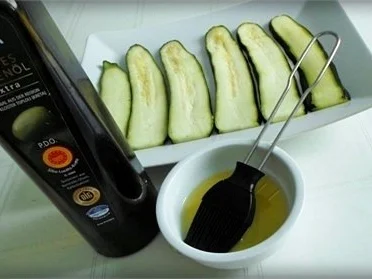 Party  Zucchiniröllchen mit Frischkäse gefüllt - Rezept - Bild Nr. 6