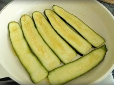 Party  Zucchiniröllchen mit Frischkäse gefüllt - Rezept - Bild Nr. 8
