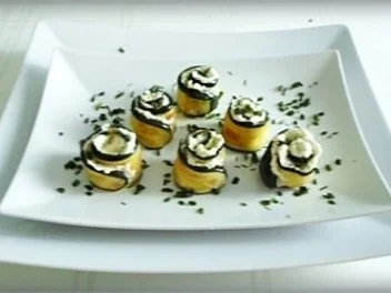 Party  Zucchiniröllchen mit Frischkäse gefüllt - Rezept - Bild Nr. 15