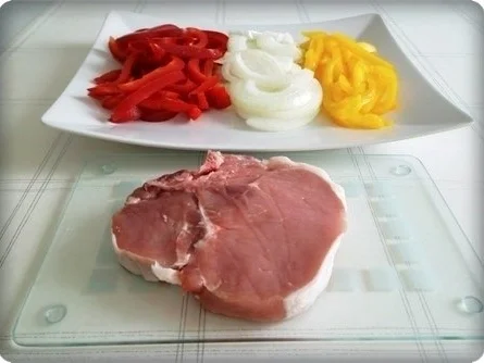 Rezept: Schweinekotelett mit Kartoffelbällchen und Paprikasalat Bild Nr. 5 Schweinekotelett mit Kartoffelbällchen und Paprikasalat - Rezept - Bild Nr. 5