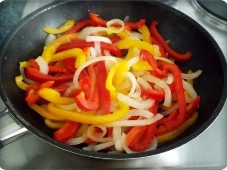 Rezept: Schweinekotelett mit Kartoffelbällchen und Paprikasalat Bild Nr. 13 Schweinekotelett mit Kartoffelbällchen und Paprikasalat - Rezept - Bild Nr. 13