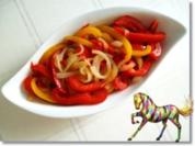 Bunter Paprikasalat mit Zwiebeln - Rezept