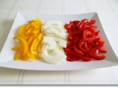 Rezept: Bunter Paprikasalat mit Zwiebeln Bild Nr. 5 Bunter Paprikasalat mit Zwiebeln - Rezept - Bild Nr. 5