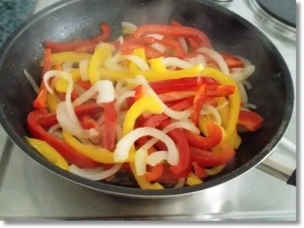 Rezept: Bunter Paprikasalat mit Zwiebeln Bild Nr. 8 Bunter Paprikasalat mit Zwiebeln - Rezept - Bild Nr. 8