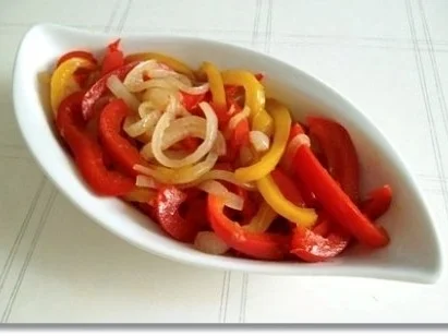 Rezept: Bunter Paprikasalat mit Zwiebeln Bild Nr. 11 Bunter Paprikasalat mit Zwiebeln - Rezept - Bild Nr. 11