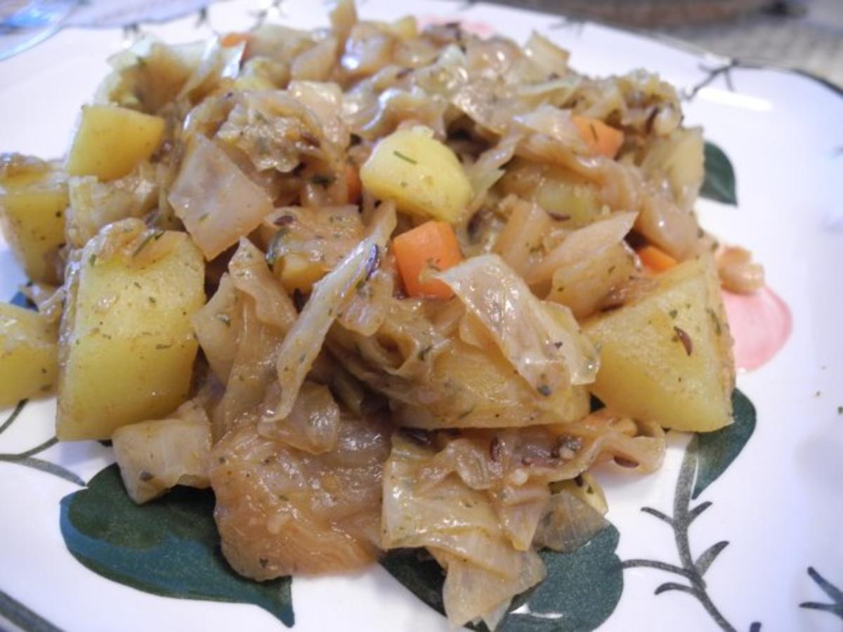 Vegan : Geschmortes Kraut mit Kartoffelwürfel - Rezept - Bild Nr. 2