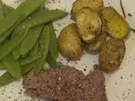 Rinderfilet an Rosmarinkartoffeln und Zuckerschoten an einer Trüffelsauce - Rezept