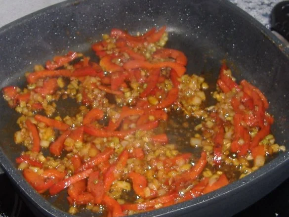 Maispoulardenkeulen in  Paprikasauce - Rezept - Bild Nr. 3