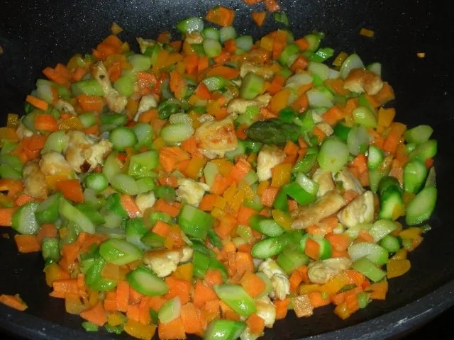 Rezept: Überbackene Spaghetti-Nester mit Spargel, Bärlauch, Hühnerfleisch.. Bild Nr. 5 Überbackene Spaghetti-Nester mit Spargel, Bärlauch, Hühnerfleisch.. - Rezept - Bild Nr. 5