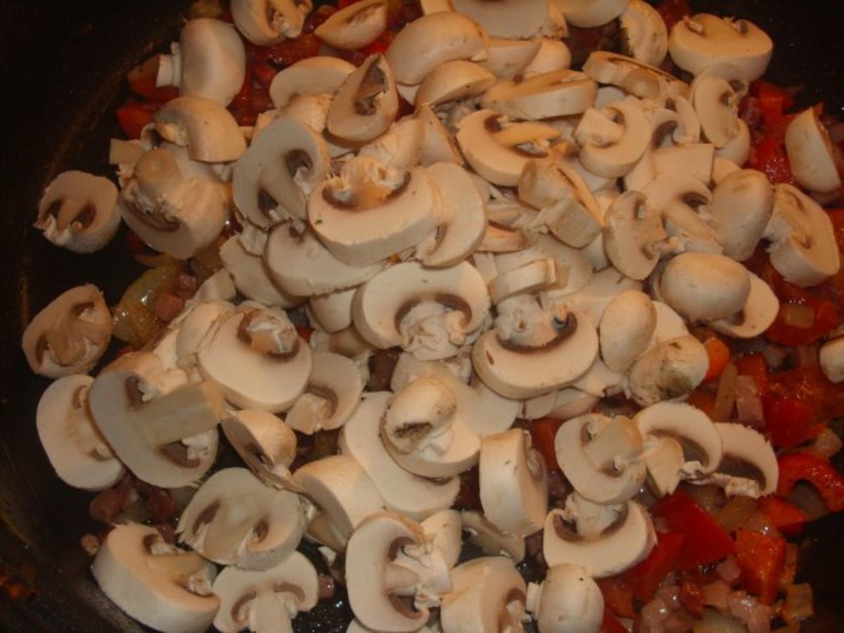 Nudeln mit Pilzen in Tomaten-Feta Creme - Rezept - Bild Nr. 2