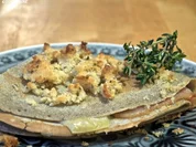 Buchweizencrepes "Cordon Bleu" mit Thymian-Bröseln - Rezept
