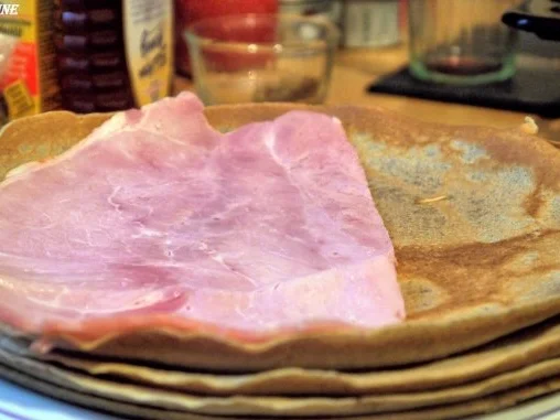 Buchweizencrepes "Cordon Bleu" mit Thymian-Bröseln - Rezept - Bild Nr. 7