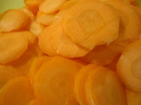 Rezept: feines Möhrensüppchen mit Ricotta Bild Nr. 6 feines Möhrensüppchen mit Ricotta - Rezept - Bild Nr. 6