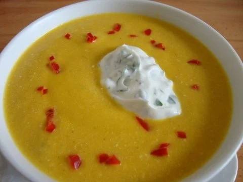 Rezept: feines Möhrensüppchen mit Ricotta feines Möhrensüppchen mit Ricotta - Rezept